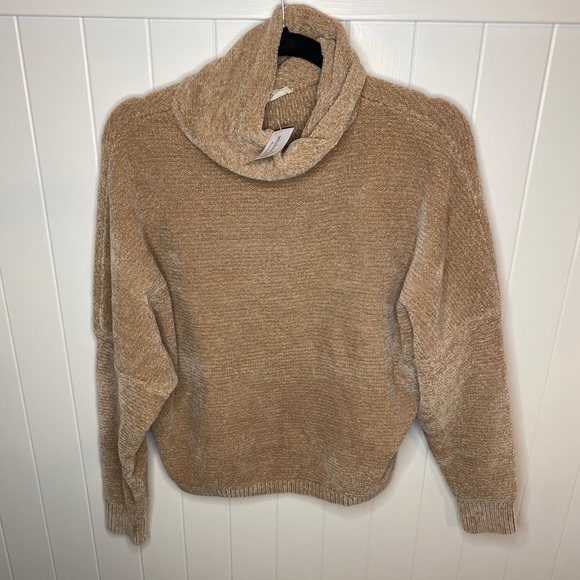 ⚡️SOLD⚡️WINDSOR CHENILLE TURTLENECK SWEATER - Picture 2 of 3
